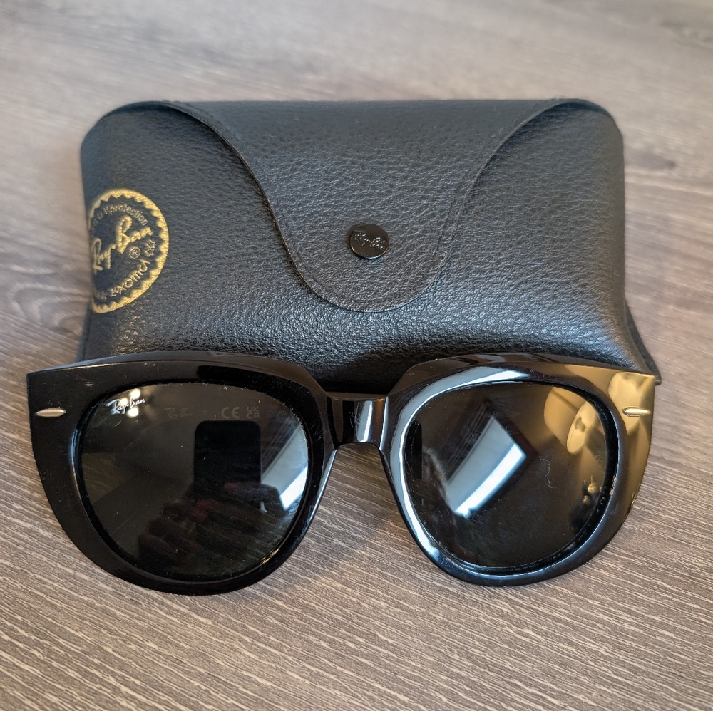 DOREEN Ray-Ban Glossy Black Sunglasses with Leather Case